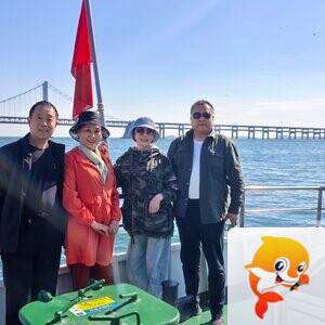 红艳海风