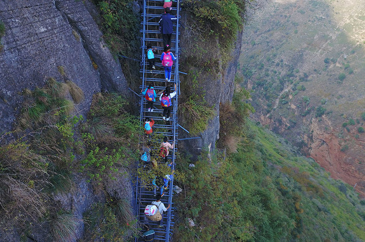 走进大凉山悬崖村