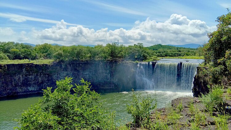 恢弘壮观的吊水楼瀑布