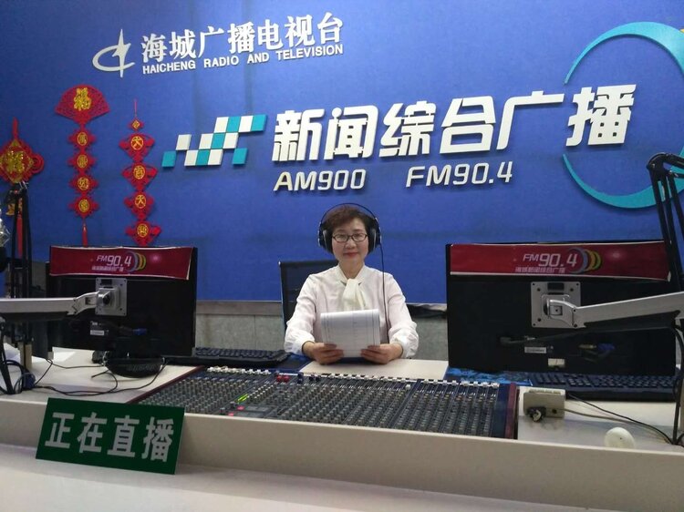 我是一名退休工人,也是全民阅读城阅读会的会员,      我喜欢吹奏轻
