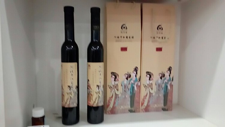 刘艳红茶酒一家