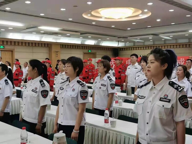 郑州应急救援中国国际救援中心队伍中的英雄人物岳耀领