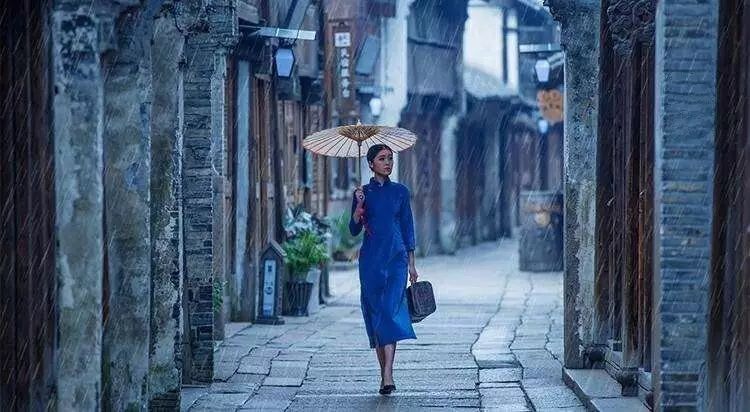 雨巷作者戴望舒朗诵诗意雨巷202032