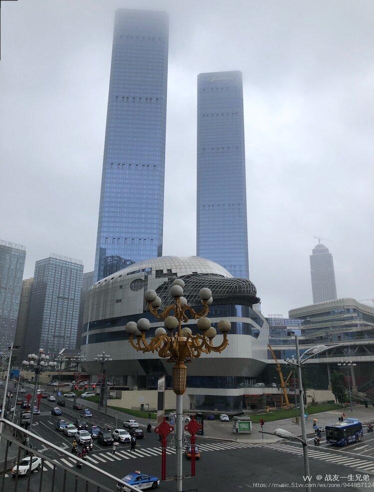 看亚州最大的房地产神盘贵阳花果园海豚广场与双子塔第一集