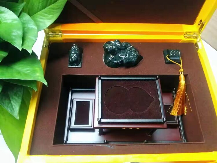 袁广如大师三希堂宝玺传世双绝融合了京派玉雕和袁氏玉器的艺术风格