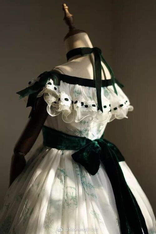 新洛可可时代下的克里诺林裙