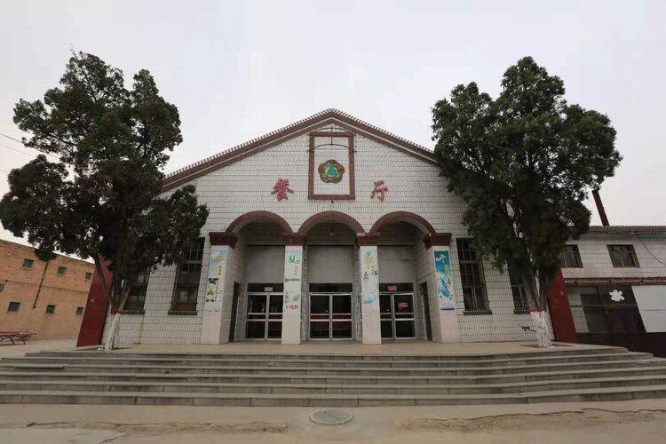 前进中的原平二中学子们信赖的学校