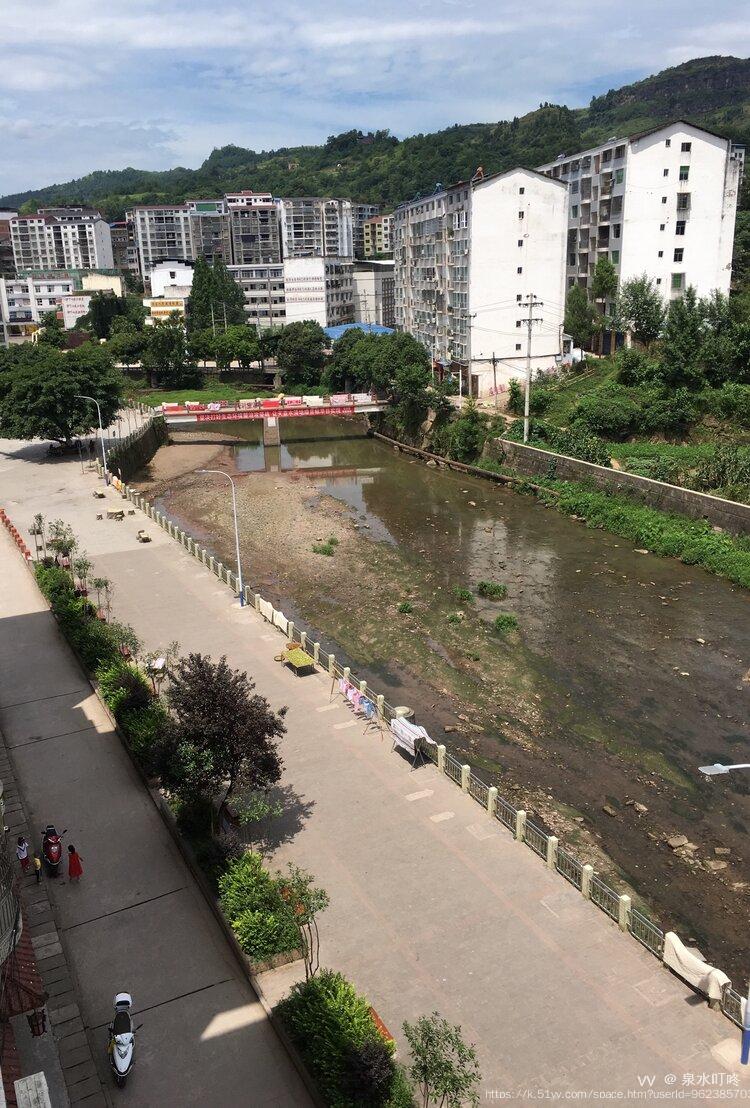 泉水叮咚