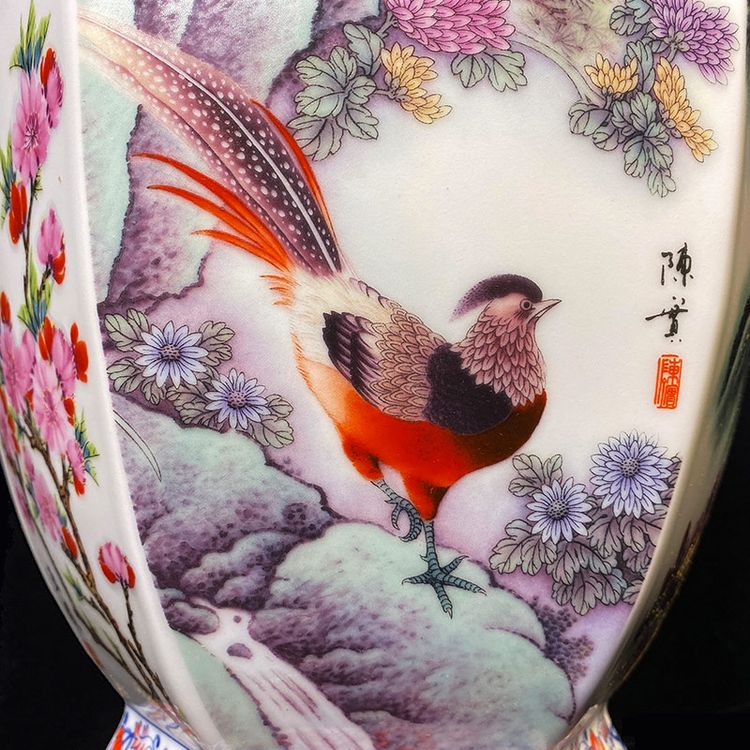 国家一级美术师张松茂作品——一门六师万世荣华青花斗彩六方尊现在