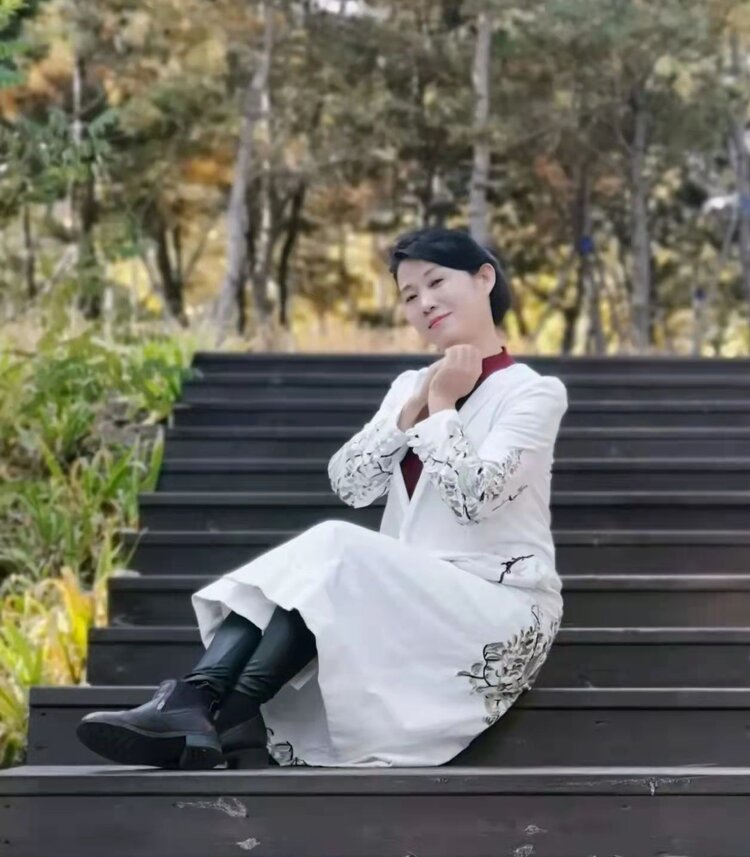 叠翠尽染叶知秋,天籁情演唱/倪尔萍歌曲/《有一种思念叫永远》图片源
