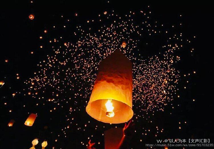 所有的语言煎烧着我破碎的心一堆纸火悲痛的泪痕夜幕总也掩不住岁月踉