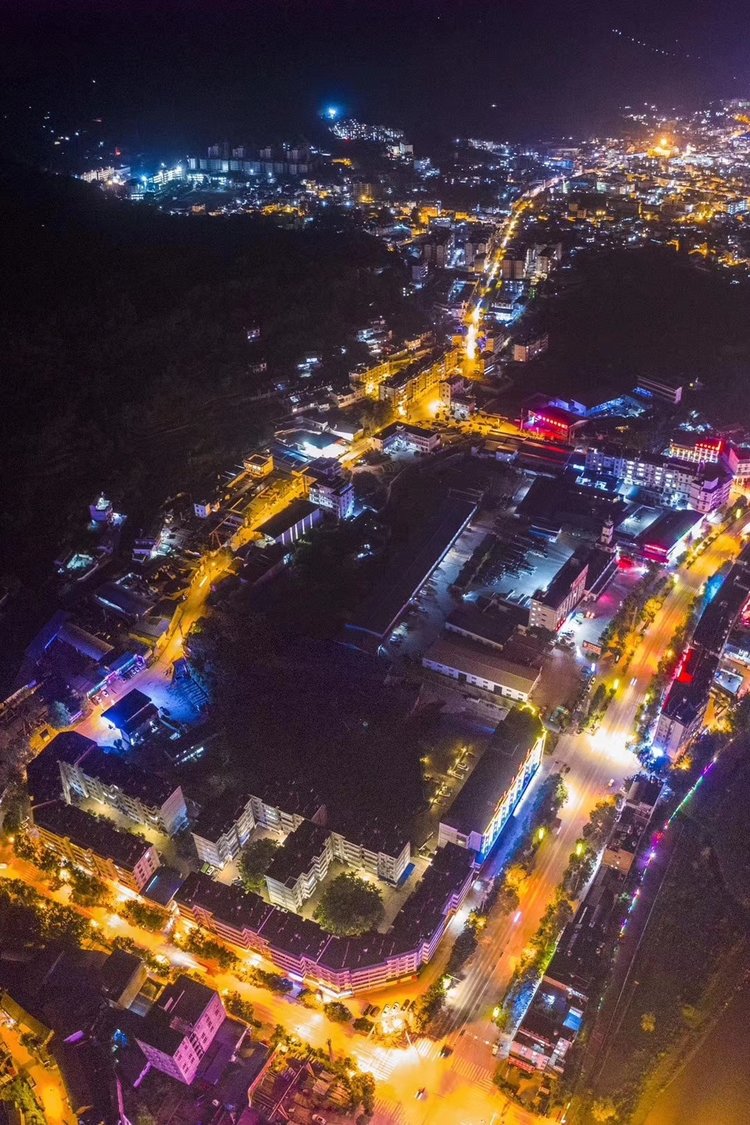 城镇居民人均可支配收入24295元农村居民人均可支配收入8897元景东