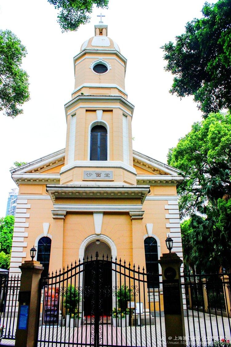 整个沙面有150多座欧洲风格建筑,其中有42座特色突出的新巴洛克式,仿