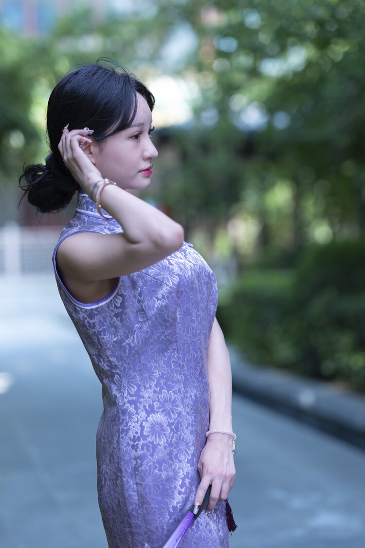 穿旗袍的女孩出镜美佳组织飘逸摄影制作弄潮人像时间2022年5月28日