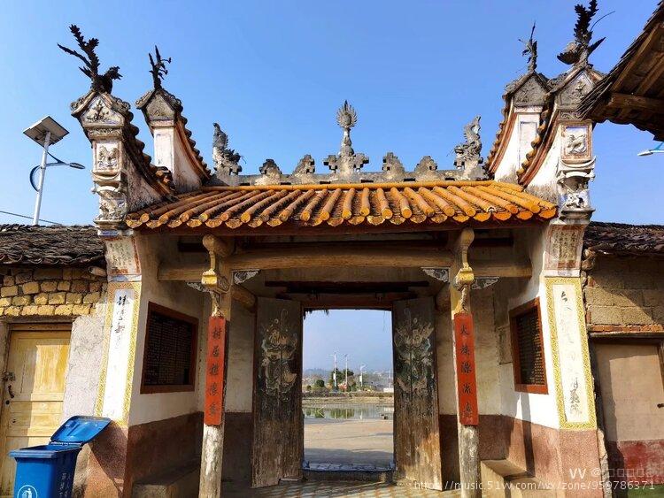 首发古祠堂前的朝门