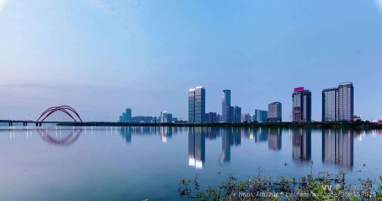 帮朋友之友转发本人何伟在新农贸做龙虾,电话:13972170176,今天上午的