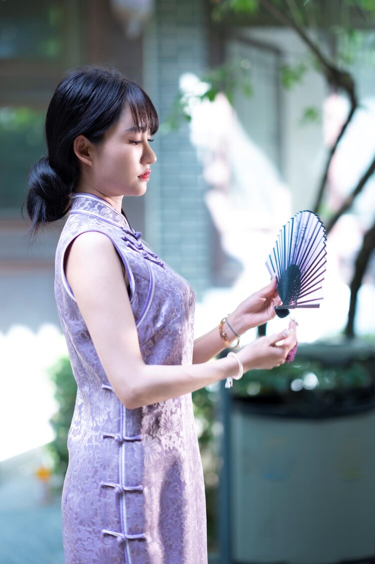 穿旗袍的女孩出镜美佳组织飘逸摄影制作弄潮人像时间2022年5月28日