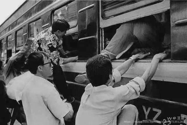 八十年代乘火车的场景