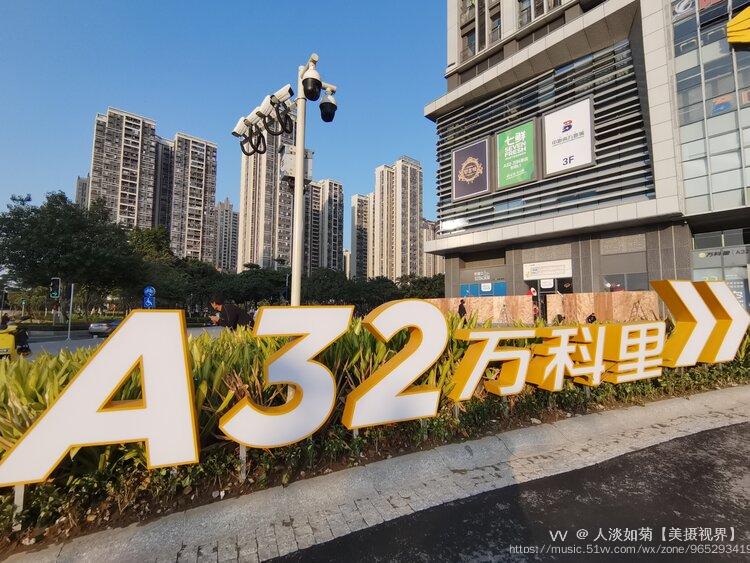 万科里内,横跨3-4层.是目前广东省内面积最大,藏量力最多的分店.
