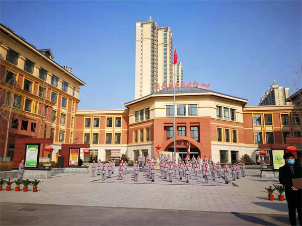 山西省运城市盐湖区红军小学的校训是"让每一颗红星都闪亮",这也