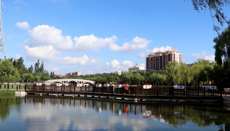 秋天里的镜湖公园