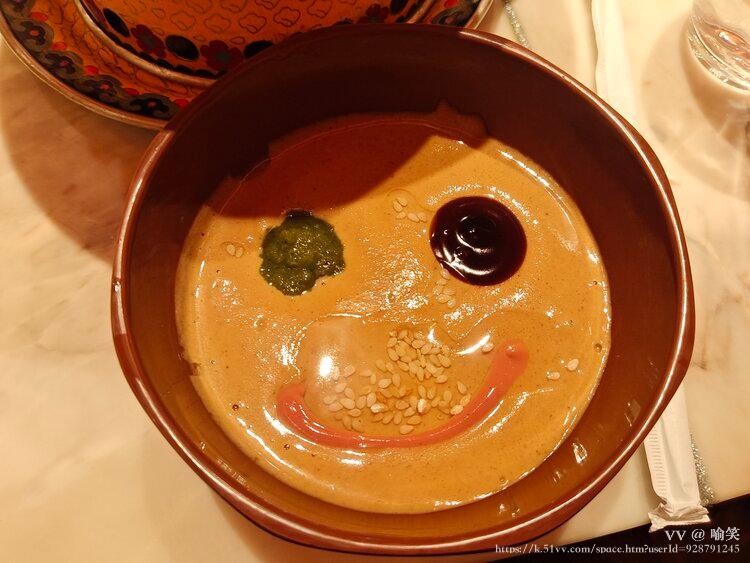 喻笑