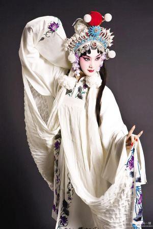 筱燕秋是个天生的青衣胚子.