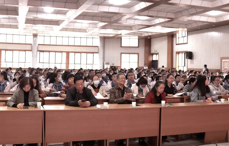 金秋十月丹桂飘香八中校园诵歌飞扬石河子第八中学迎国庆讲演比赛