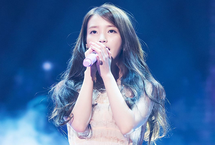 手指唱歌的韩国女星图片