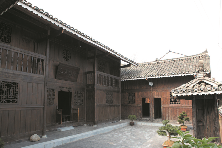 瞻仰杨至成将军旧居教科局退休支部20131229