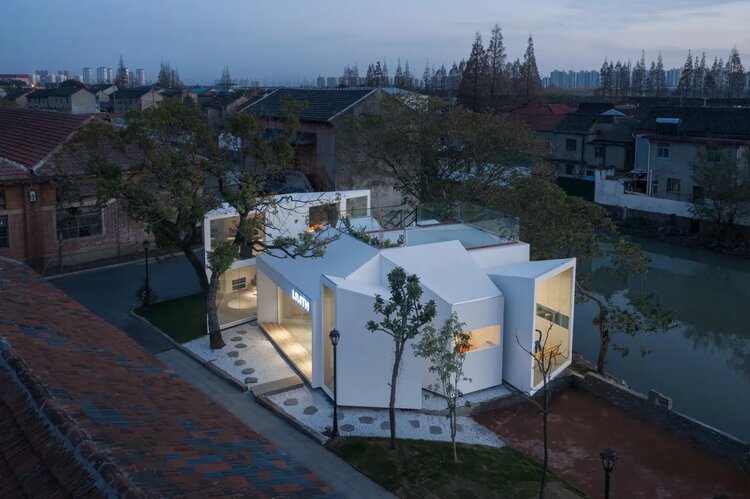 懸浮的太空盒lilith莉莉斯小屋貓舍花園位於上海松江雲間糧倉文創園