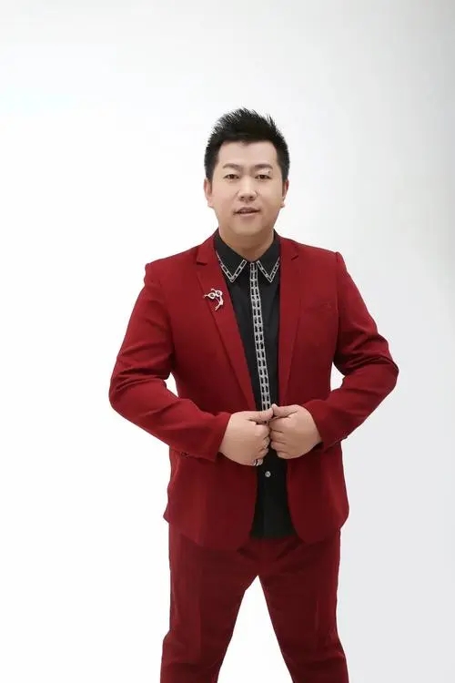 曹龙一首弘扬中华孝道感人催泪的歌曲孝敬不能等唱哭了所有人