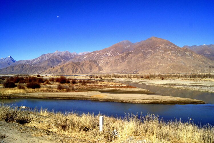 壮阔的雅江河谷