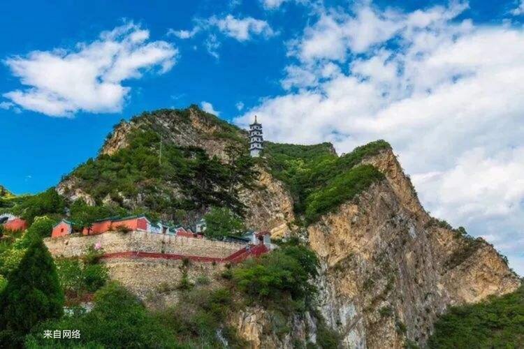 文游天下(308)北京圣莲山文/石岩磊北京市房山区的圣莲山在古时叫莲花