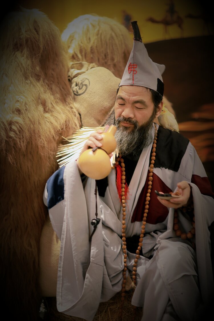 济公古风人像摄影摄影刘友灼表演出服镜蒋林山