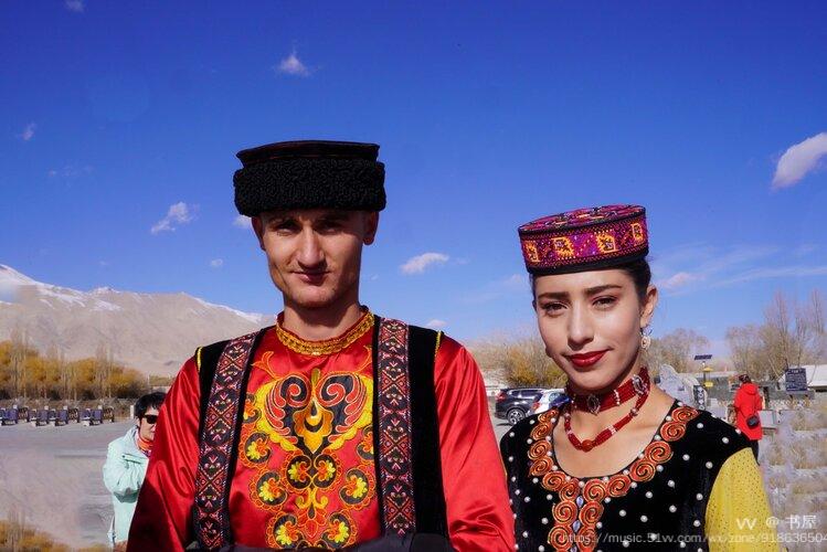 欢快的彩云人家记新疆石头城塔吉克族民俗村