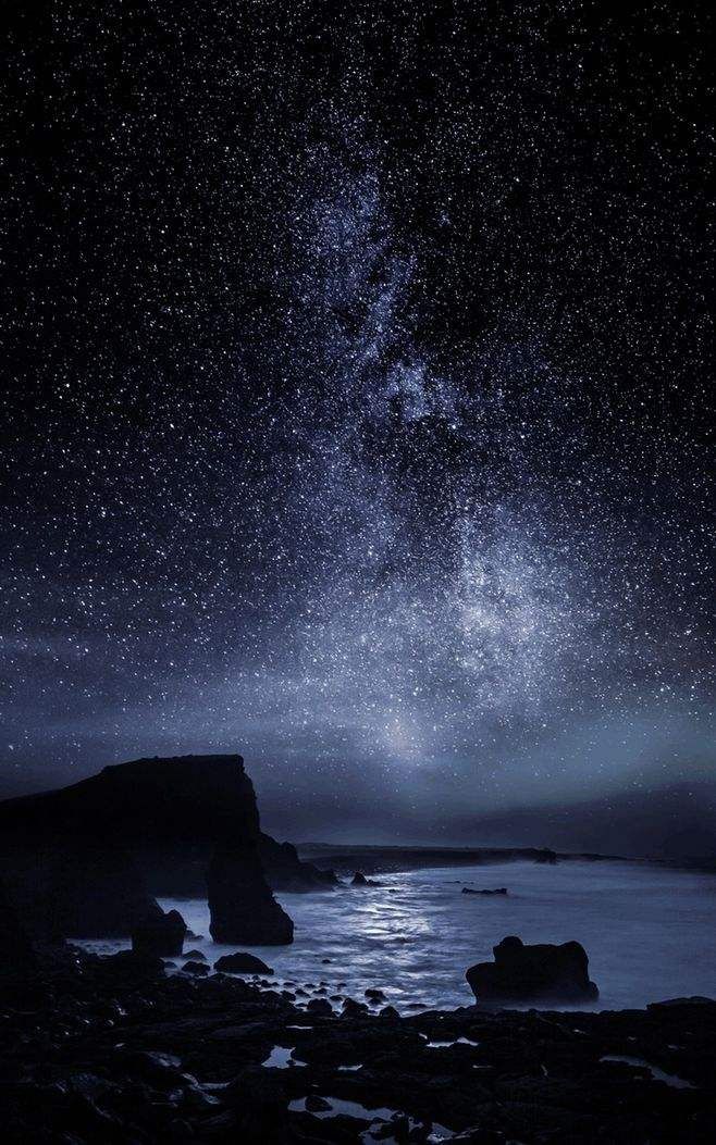 一颗星星溅落我的花园里落满星星的碎片――题记梦中醒来,窗外一空